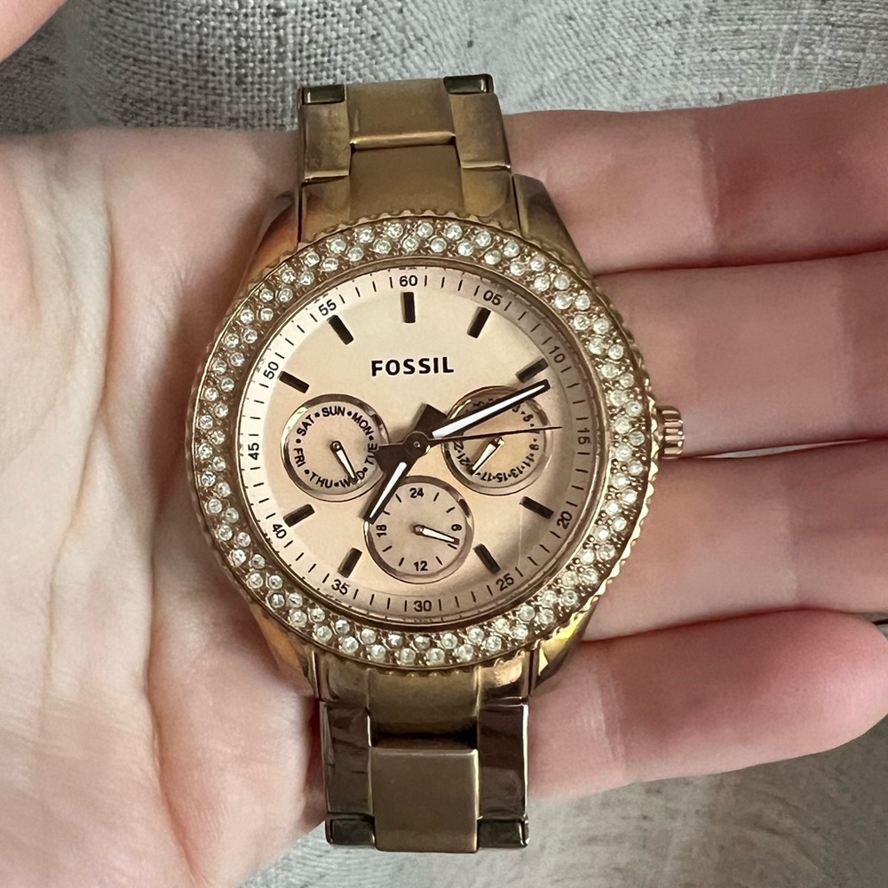 Rose gold fossil watch